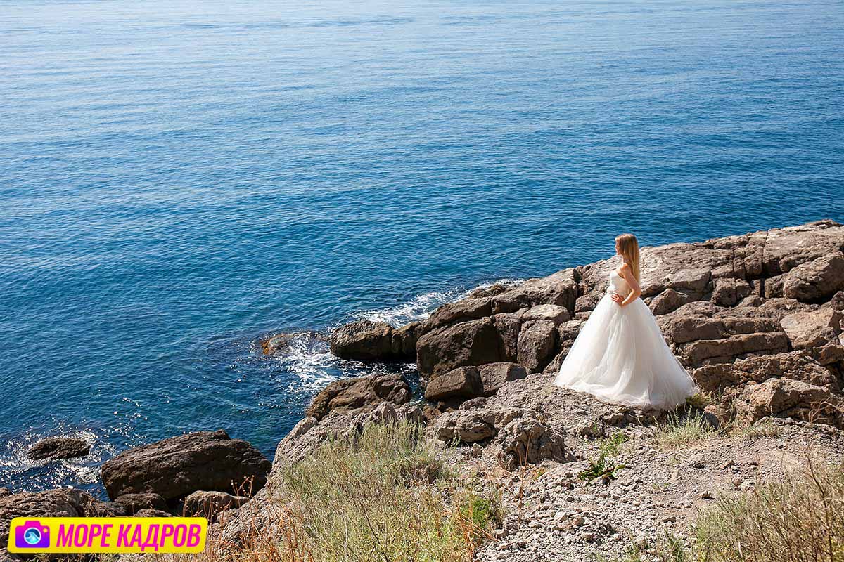 свадебный фотограф в судаке. фото невесты на камнях