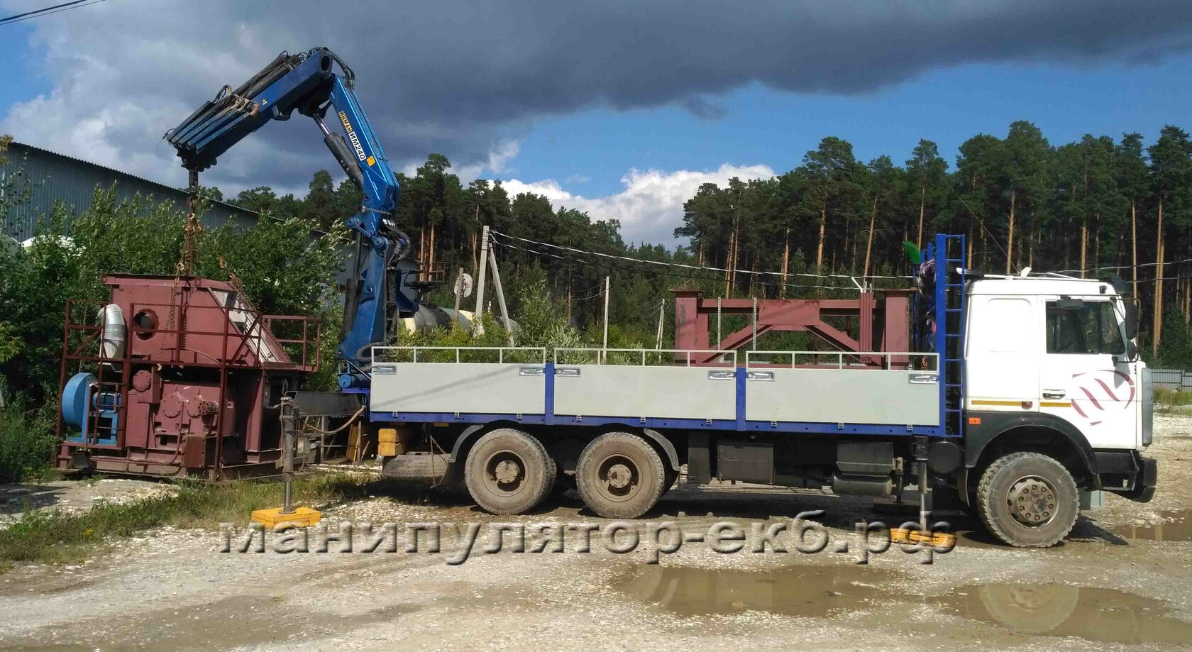 Манипулятор с КМУ на заднем свесе