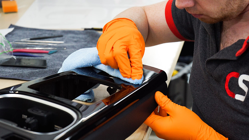 Оклейка салона автомобиля пленкой в Москве доступные цены