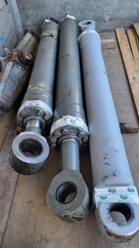 Ремонт гидроцилиндров карьерного экскаватора Liebherr R9100