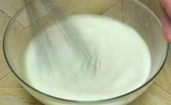 Приготовление заливного пирога с капустой на кефире в духовке: шаг 9