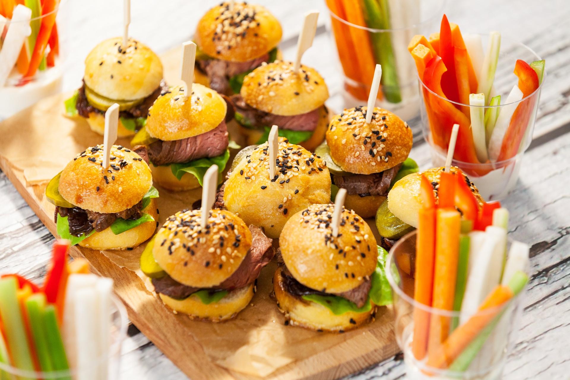 Кейтеринг на день рождения заказать в Москве