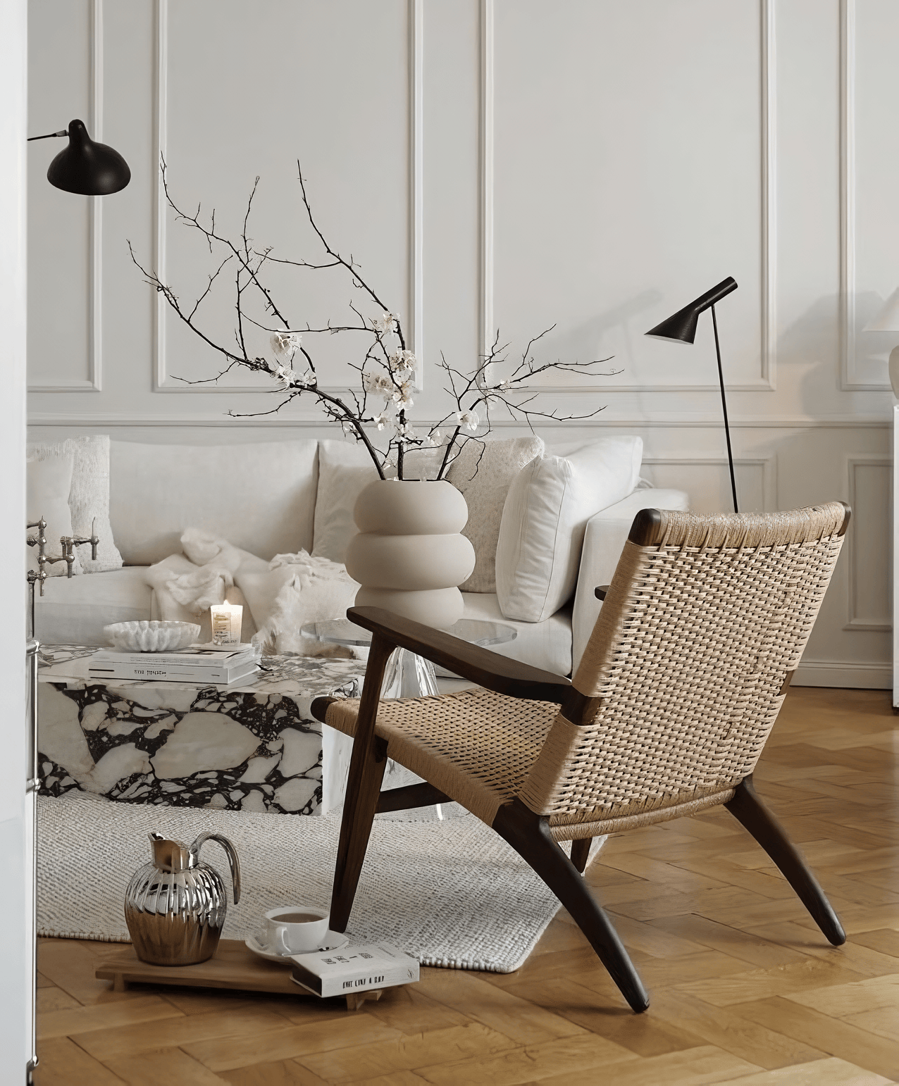 Интерьер гостиной в белом цвете