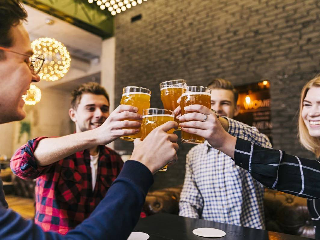 фото нанесения макияжа на лицо девушки 