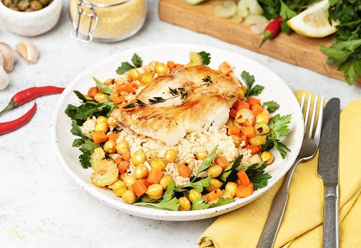 Чесночная треска с кускусом и нутом – рецепт приготовления с фото | Elementaree