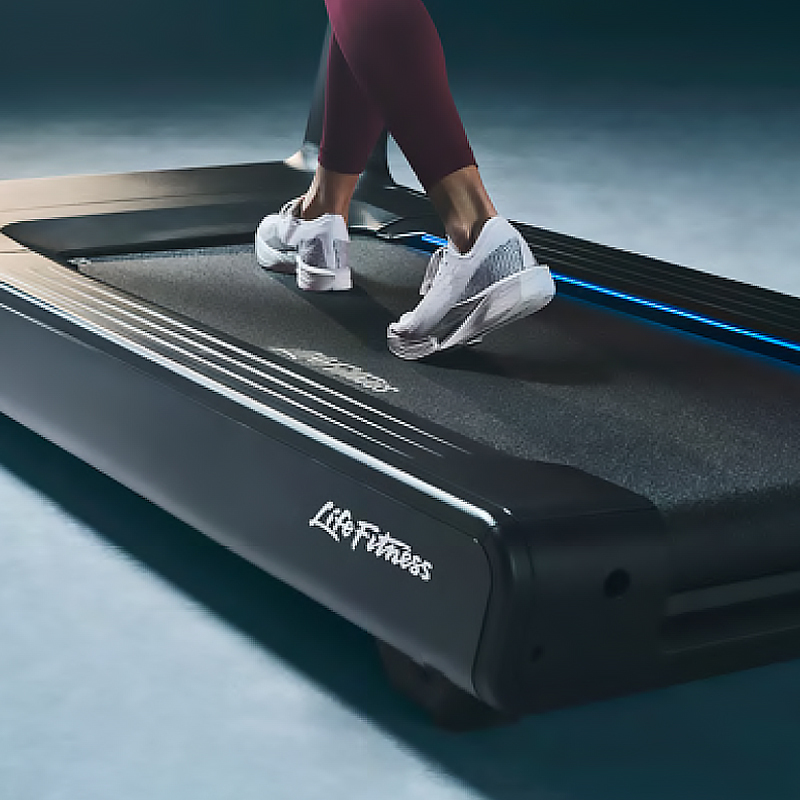 Беговые дорожки для фитнес-клубов | Life Fitness