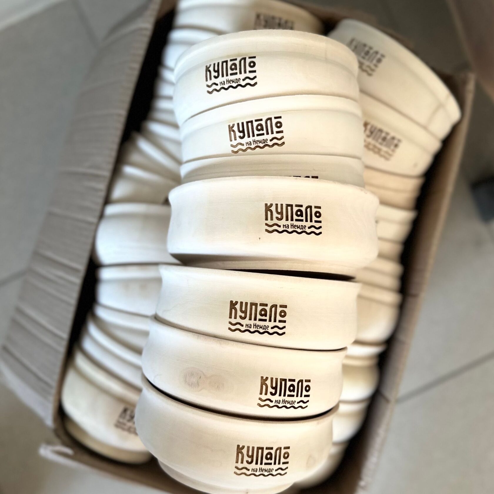 Пример брендированной корпоративной деревянной продукции с логотипом Киров – StekloWood