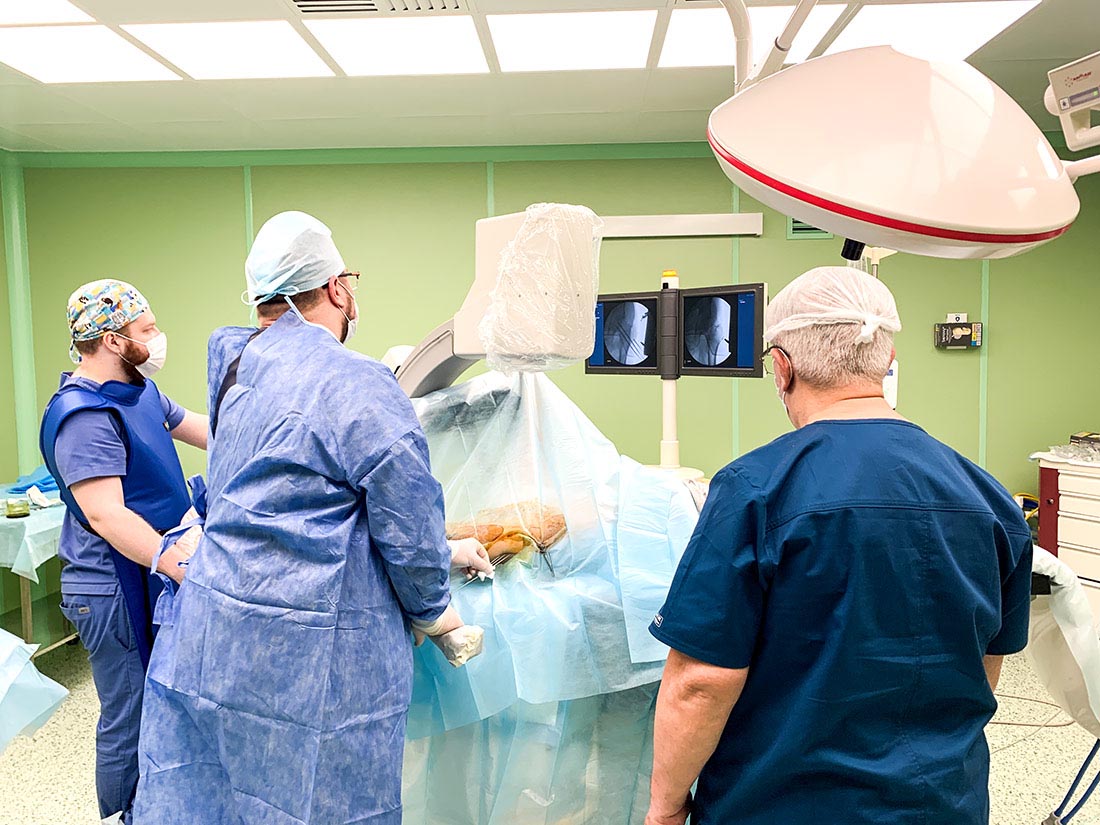 Операция при переломе шейки бедра у пожилой женщины в L-Clinic Москва, Химки