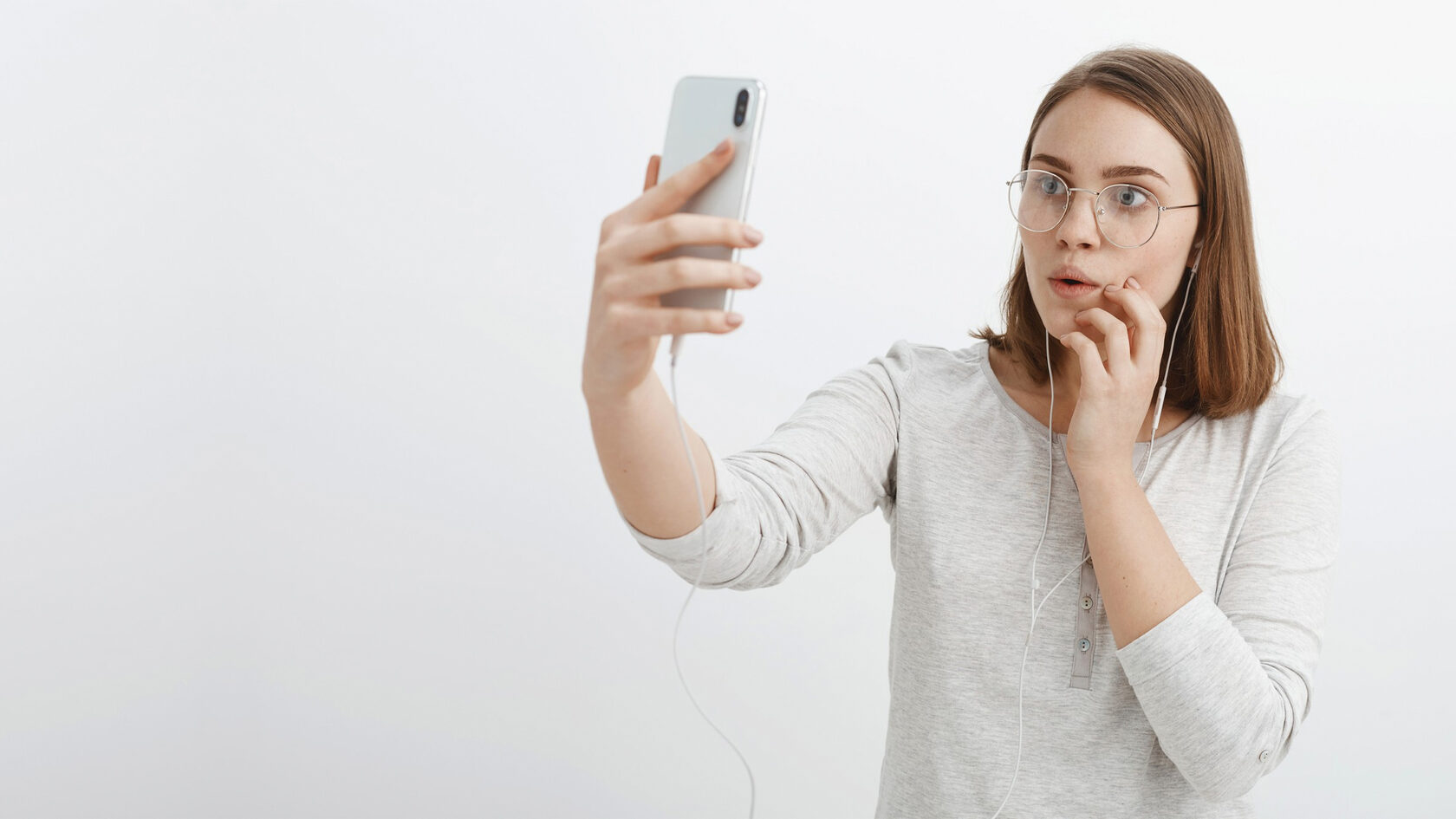 Как преодолеть страх объектива: советы Юрия Дунаева по актерской игре перед камерой и работе в кадре