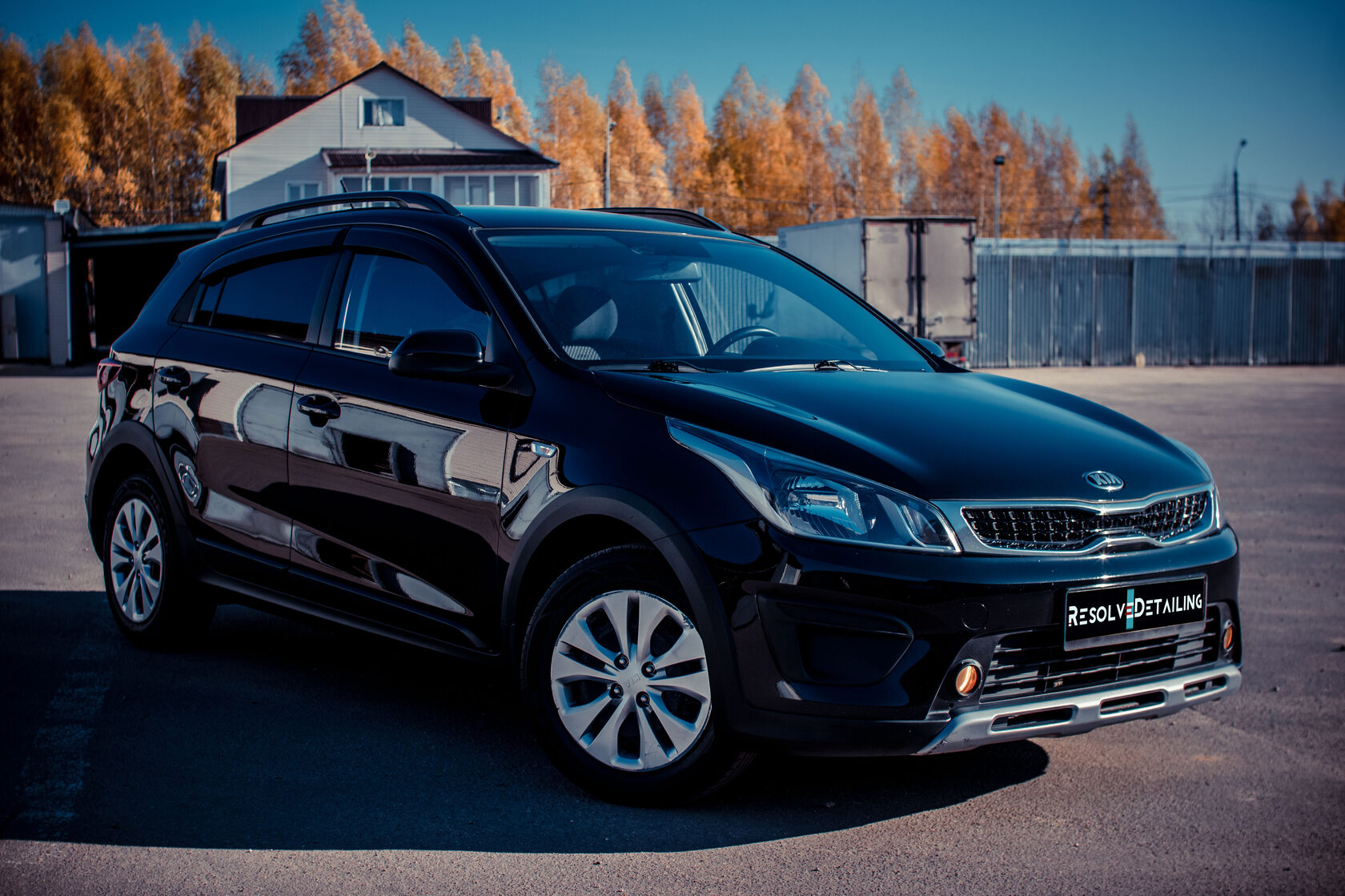 Химчистка салона автомобиля. Resolve detailing. Порше 911 фото с людьми. Киа рио х-лайн 2019. Автомойка детейлинг.