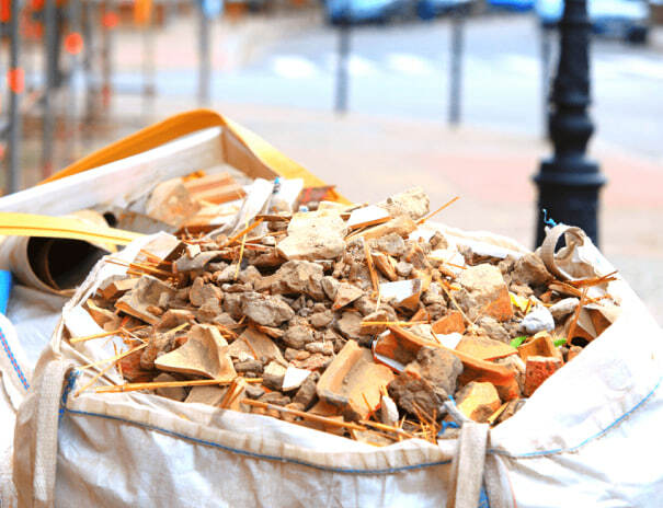 Вывоз строительного мусора в Санкт-Петербурге и ЛО по доступным ценам