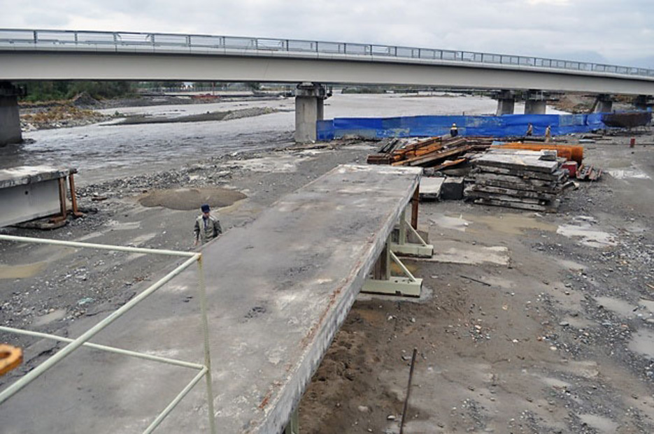 Усиление углеволокном конструкций пролетного строения моста