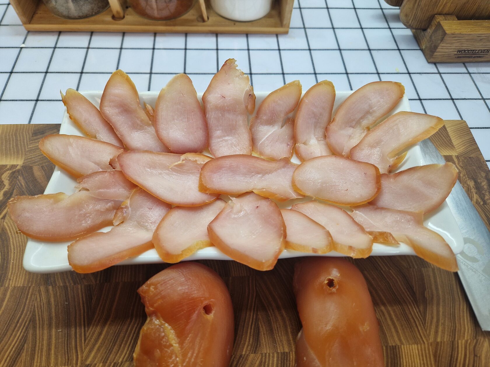 Нарезка копчёного куриного филе