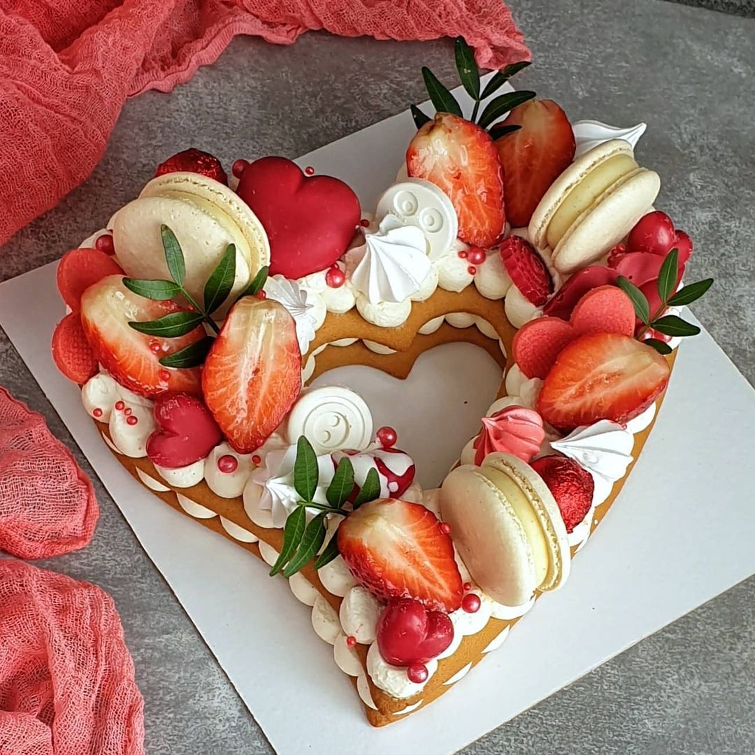 пряничный домик анны красовской. украшения из глазури. кондитерские изделия вафли. букет из пряников на день рождения подруге. торт с пряничными коржами.