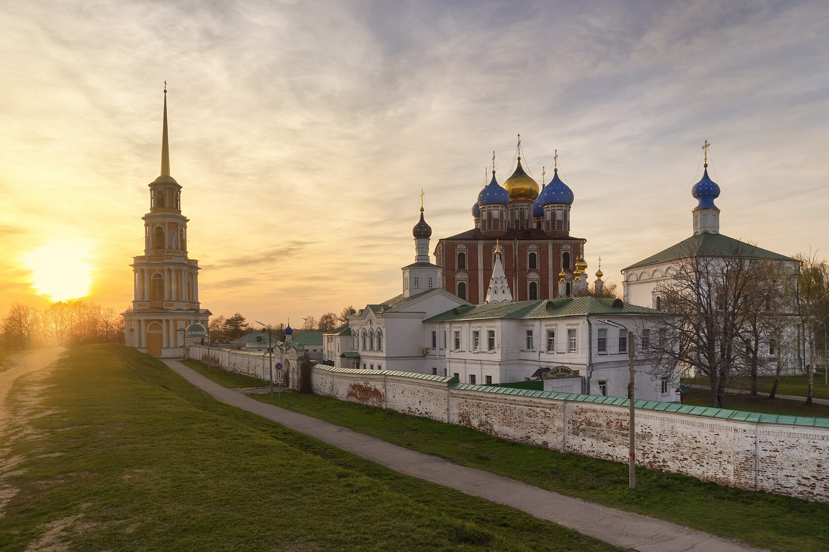 Храм на Соборной площади Рязань