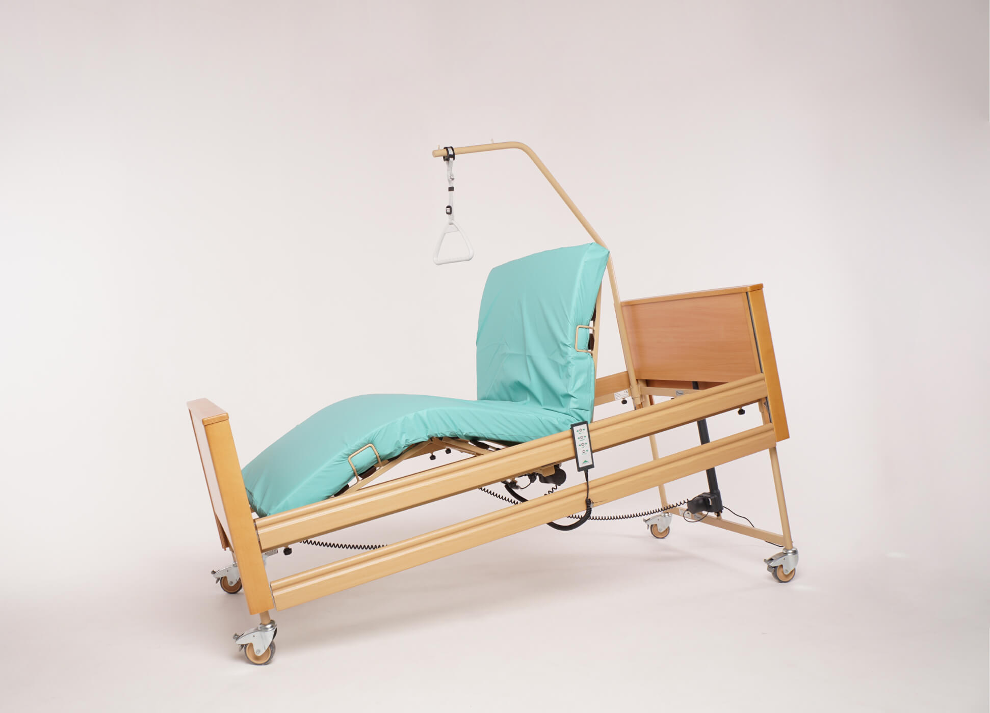 Купить кровать для лежачих больных в СПБ С регулировкой высоты