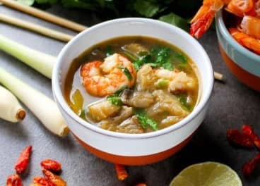 Приготовление супа Том ям с креветками и грибами: шаг 14