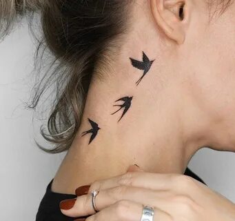 Татуировки с птицами: зачем и что они означают?