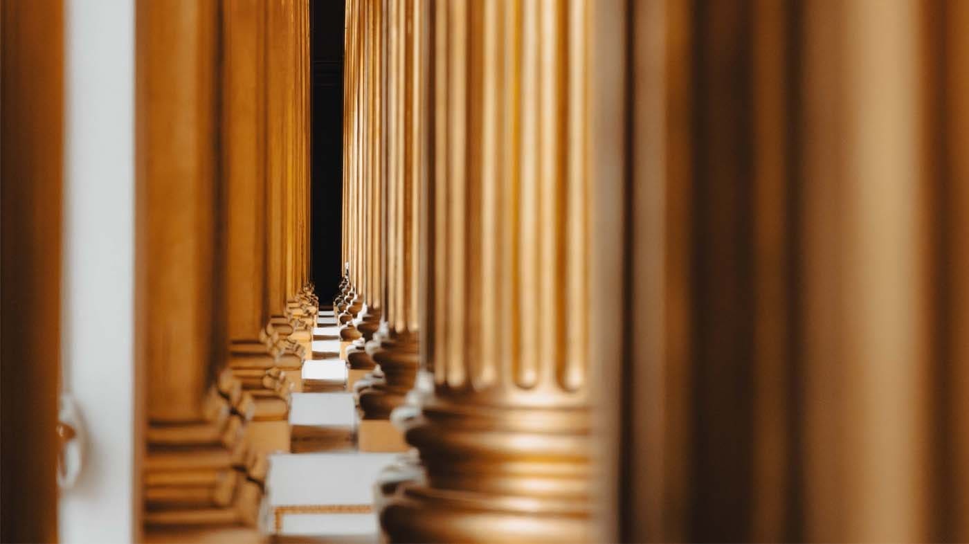 Колонны в интерьере отеля - архитектурная фотосъемка для гостиничного бизнеса от RGBrec