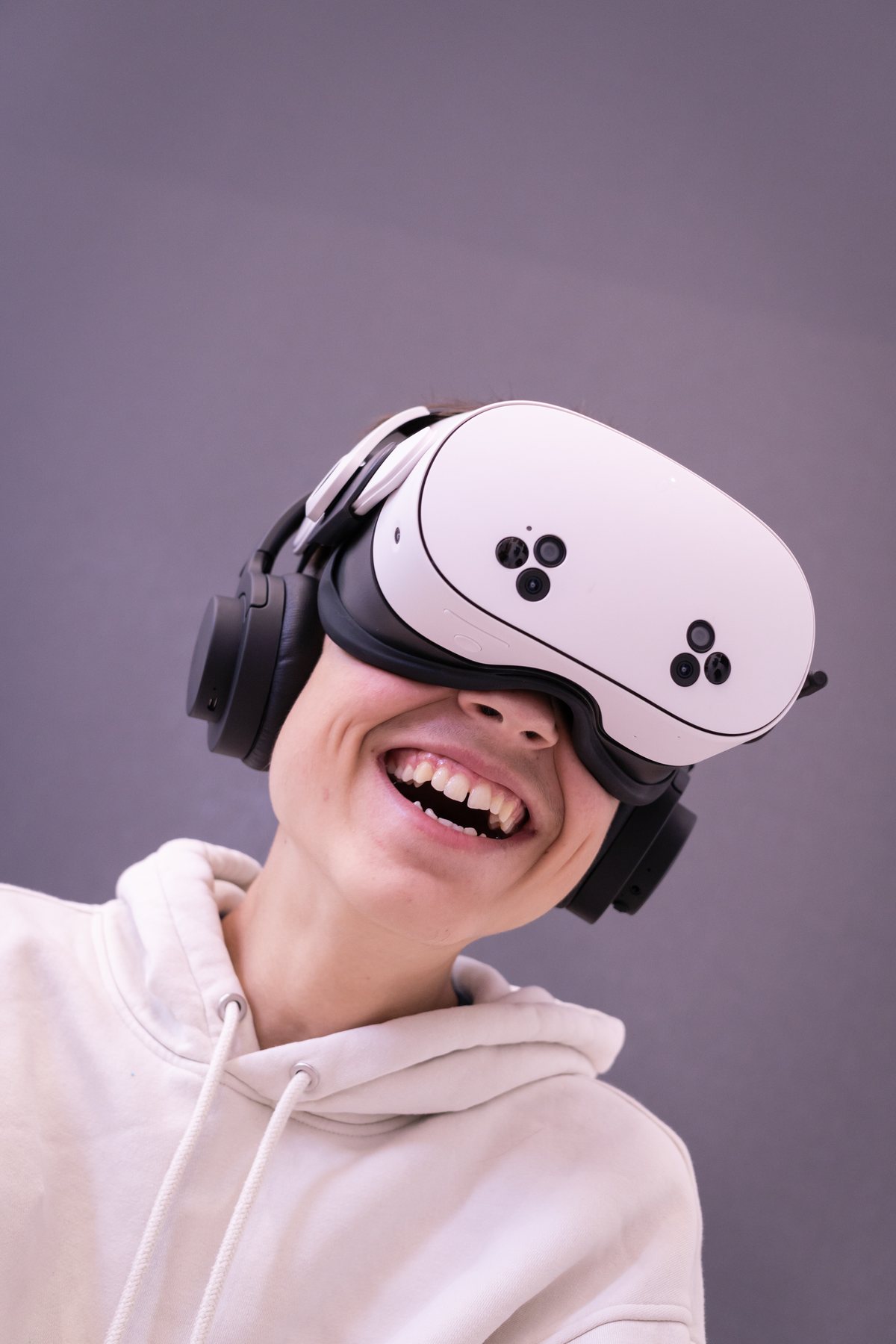 Audience member using a VR headset in Pancevo