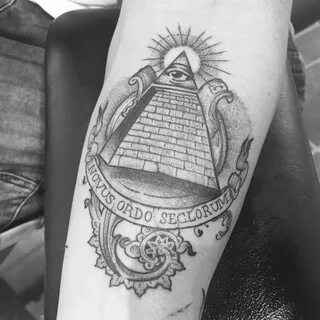 Значение татуировки пирамида (45+ фото)