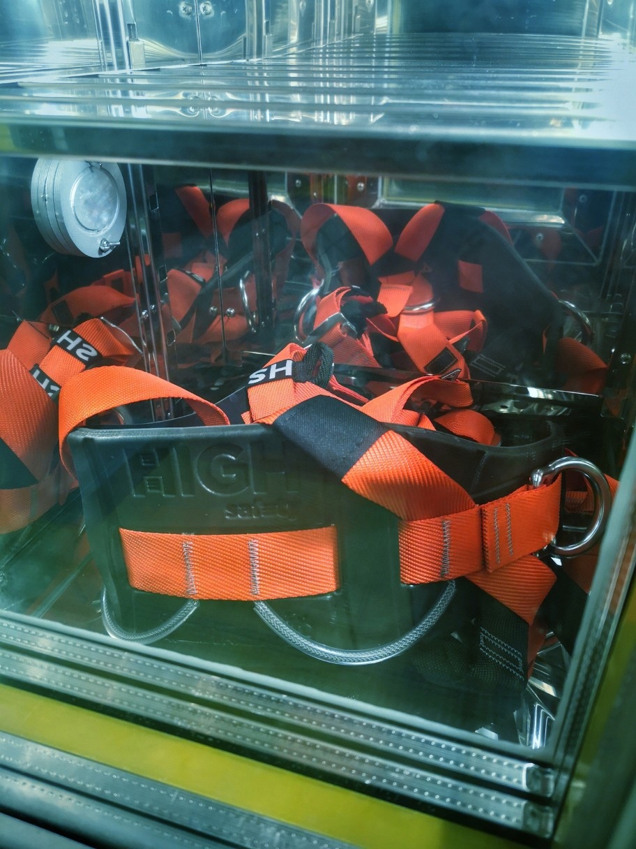 Привязь High Safety HS-50 в камере кондиционирования