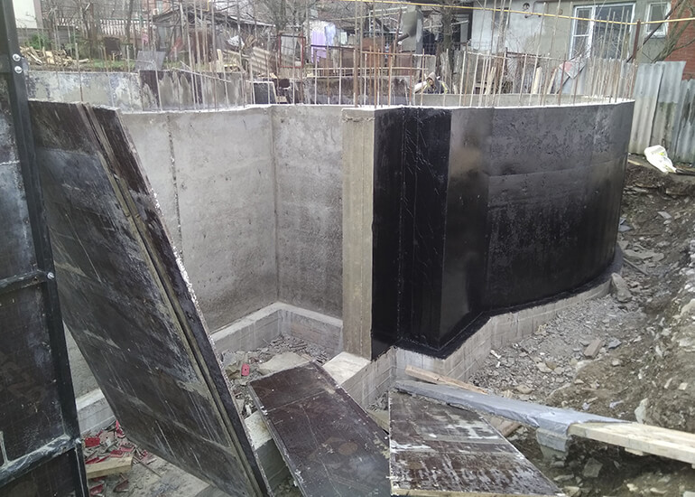 Стены фундамента дома в Новороссийске