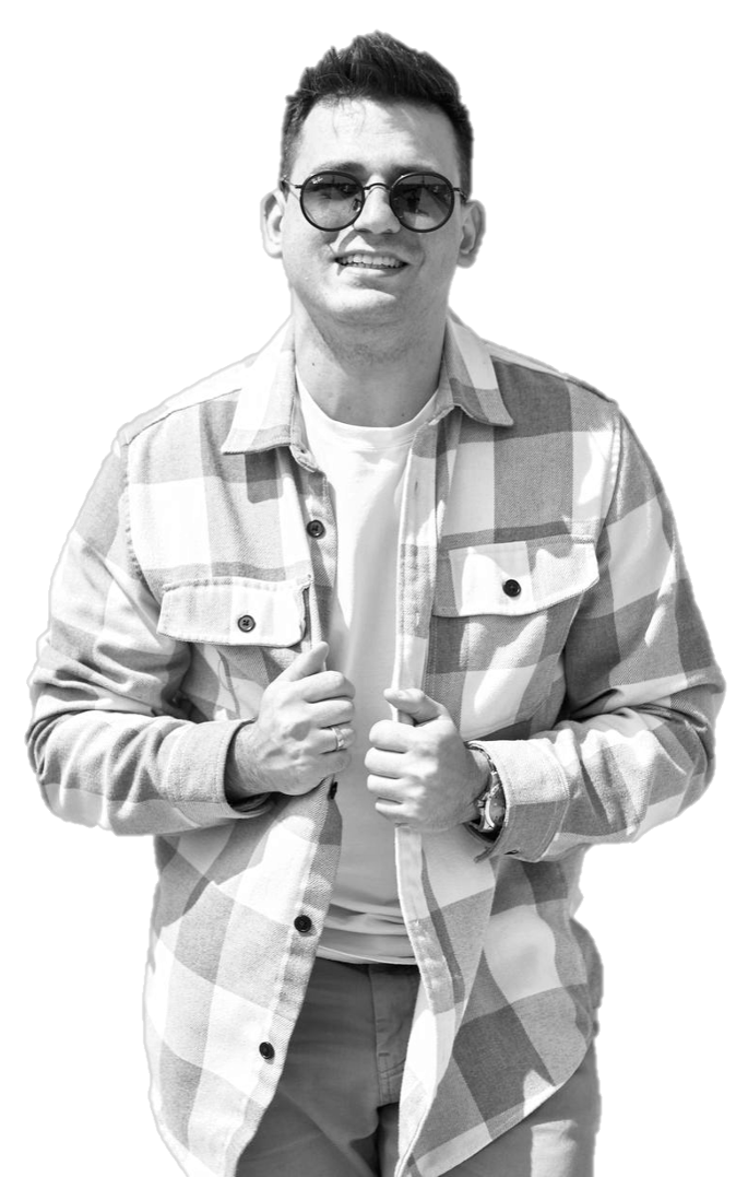 Ведущий Кирилл Фотиади