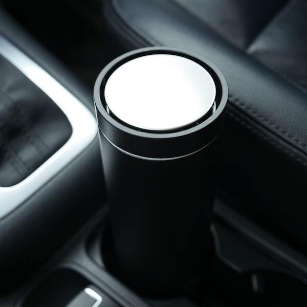 Термокружка в подстаканнике автомобиля