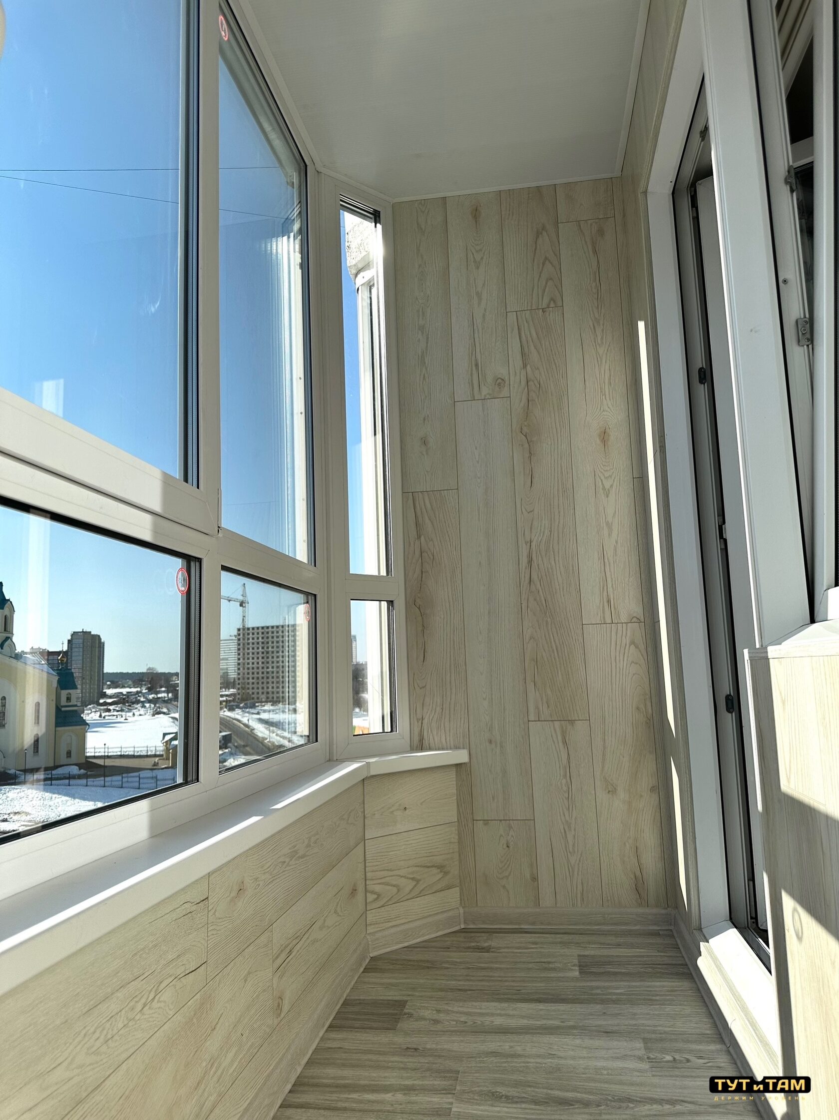 Лоджия с видом на новостройки — фото с объекта