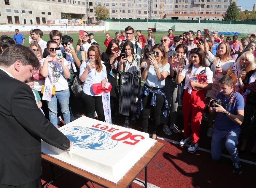 Факультет международной журналистики МЖ МГИМО Реклама и