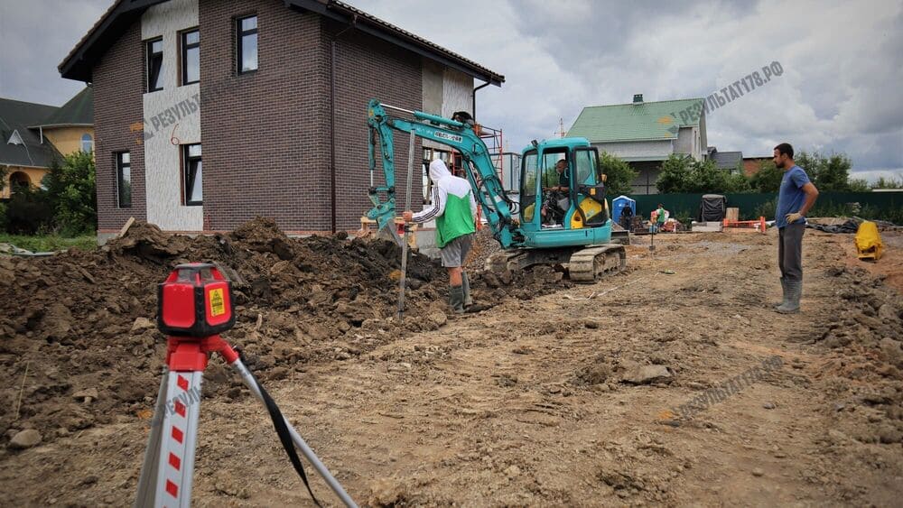 Рытье траншей для укладки дренажа участка под ключ, для снижения стоимости работ 