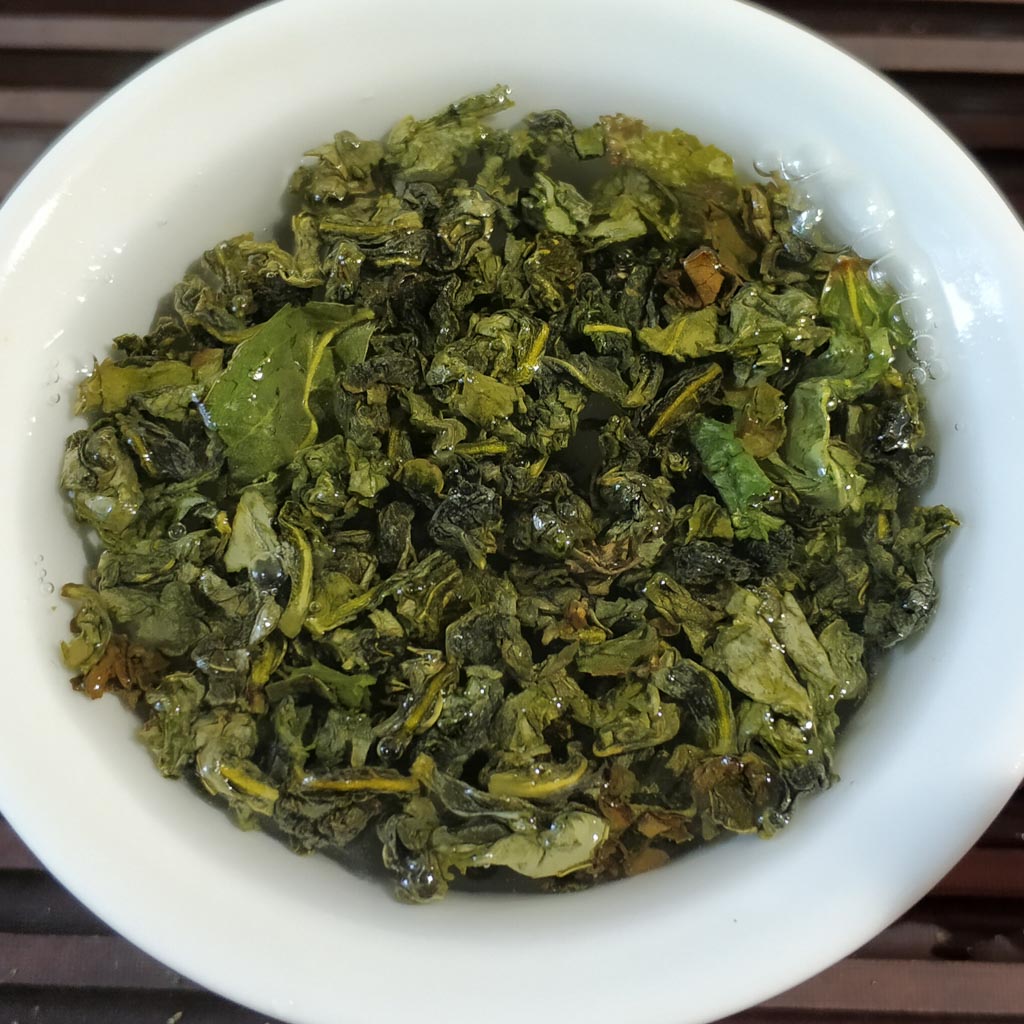 Clear golden tea liquor of Mao Xie