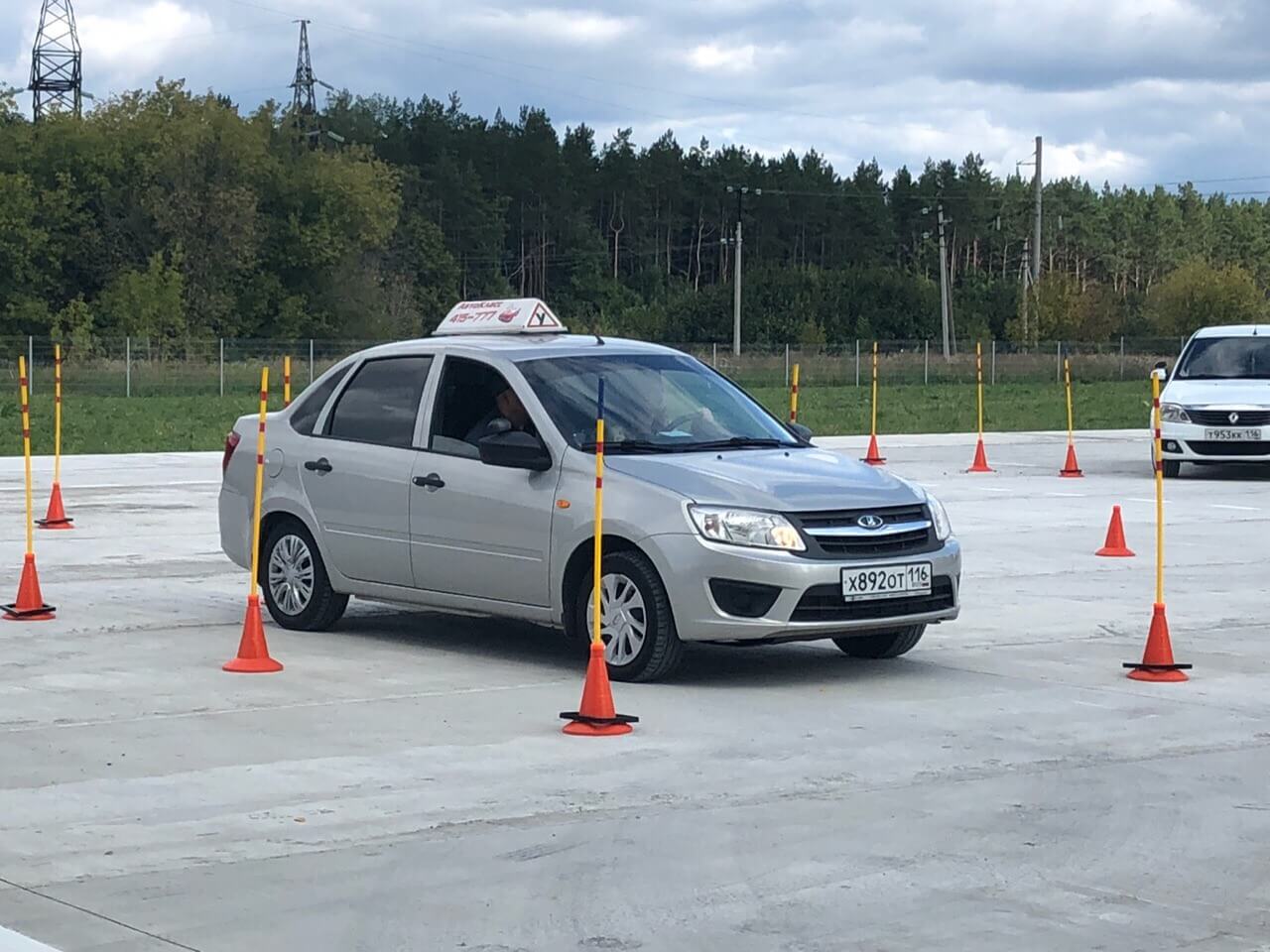 Авто Класс» автошкола в Нижнекамске. Права через 4 месяца. Дневные,  вечерние группы. Беспроцентная рассрочка. Категория А, А1, В. Отзывы.  Галерея. Сеть автошкол. Сдача экзамена в ГИБДД. Вождение. Теория, практика.  Стоимость обучения. Занятия