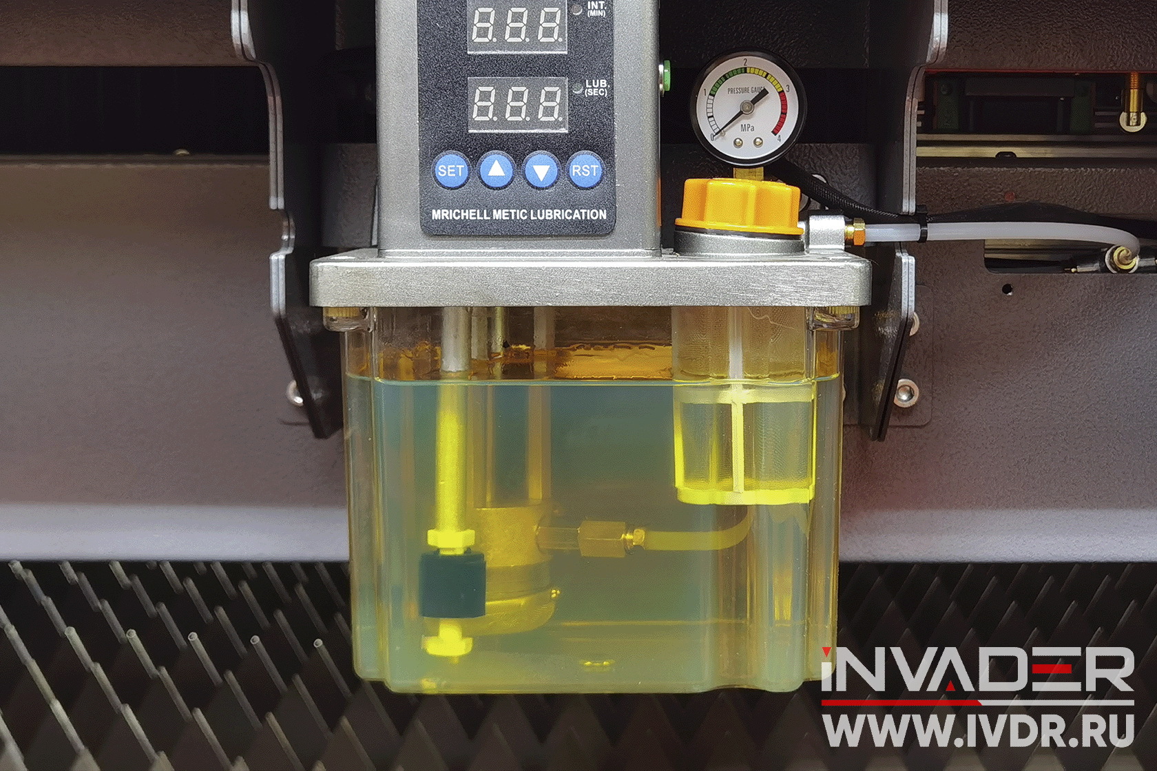 Автоматическая система смазки лазерного станка INVADER