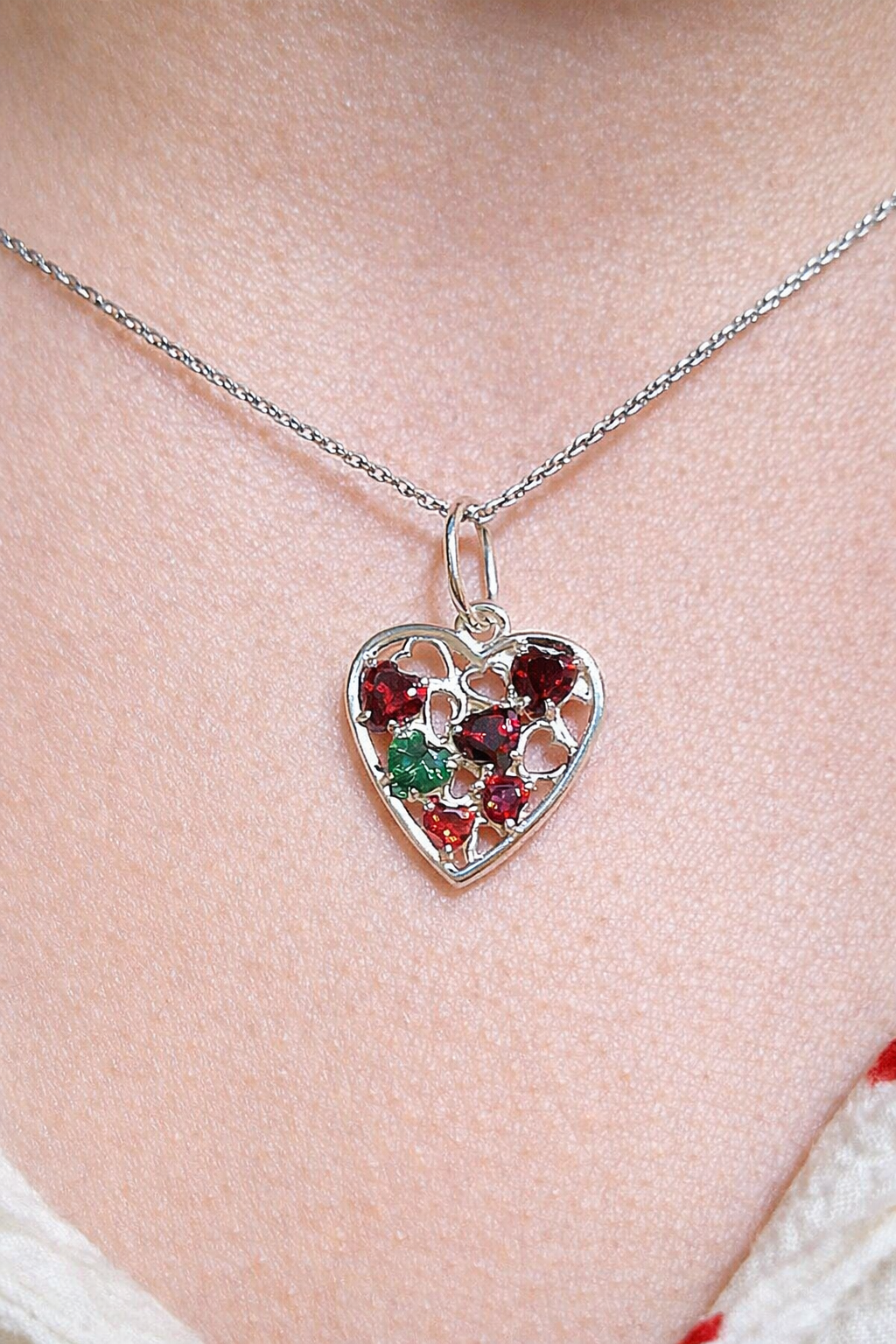 подвеска сердечко с разноцветными камнями, серебро, родирование