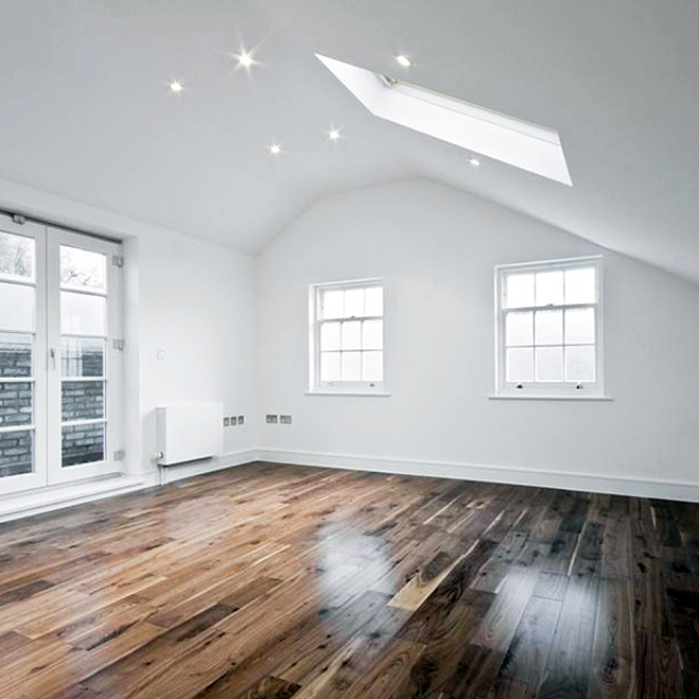 Матовый потолок в гостиной