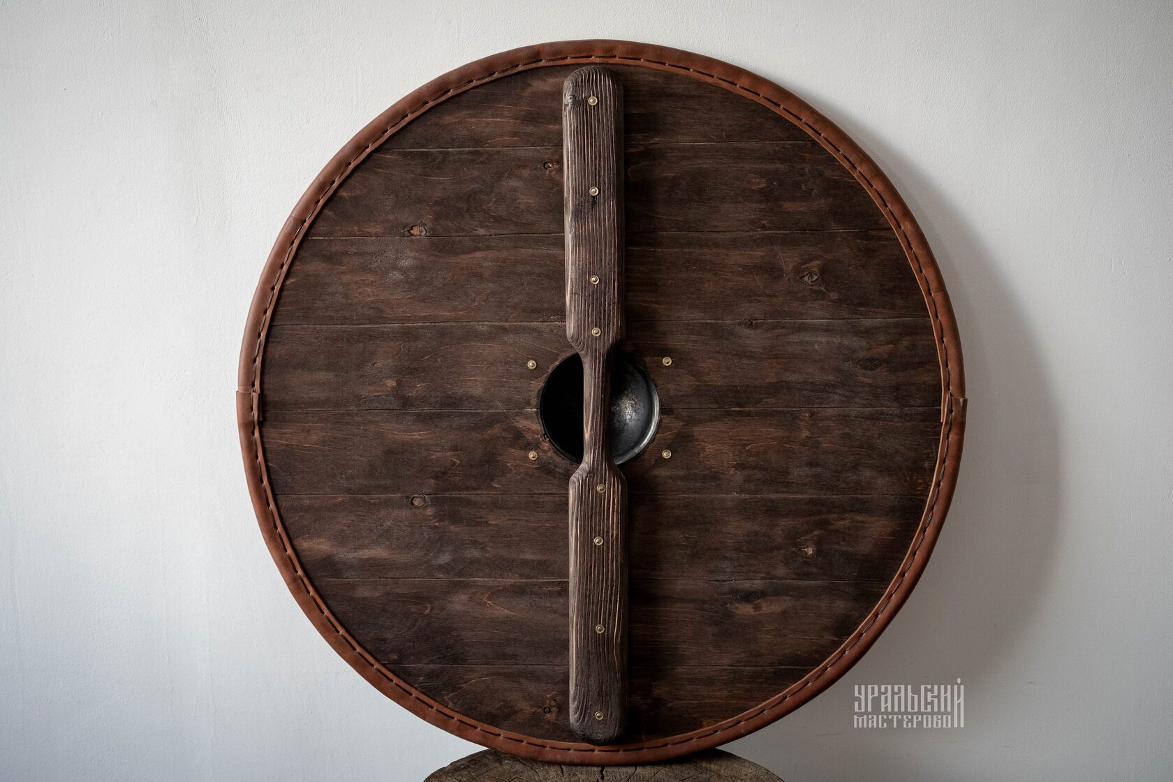 Декоративные щиты викингов на стену