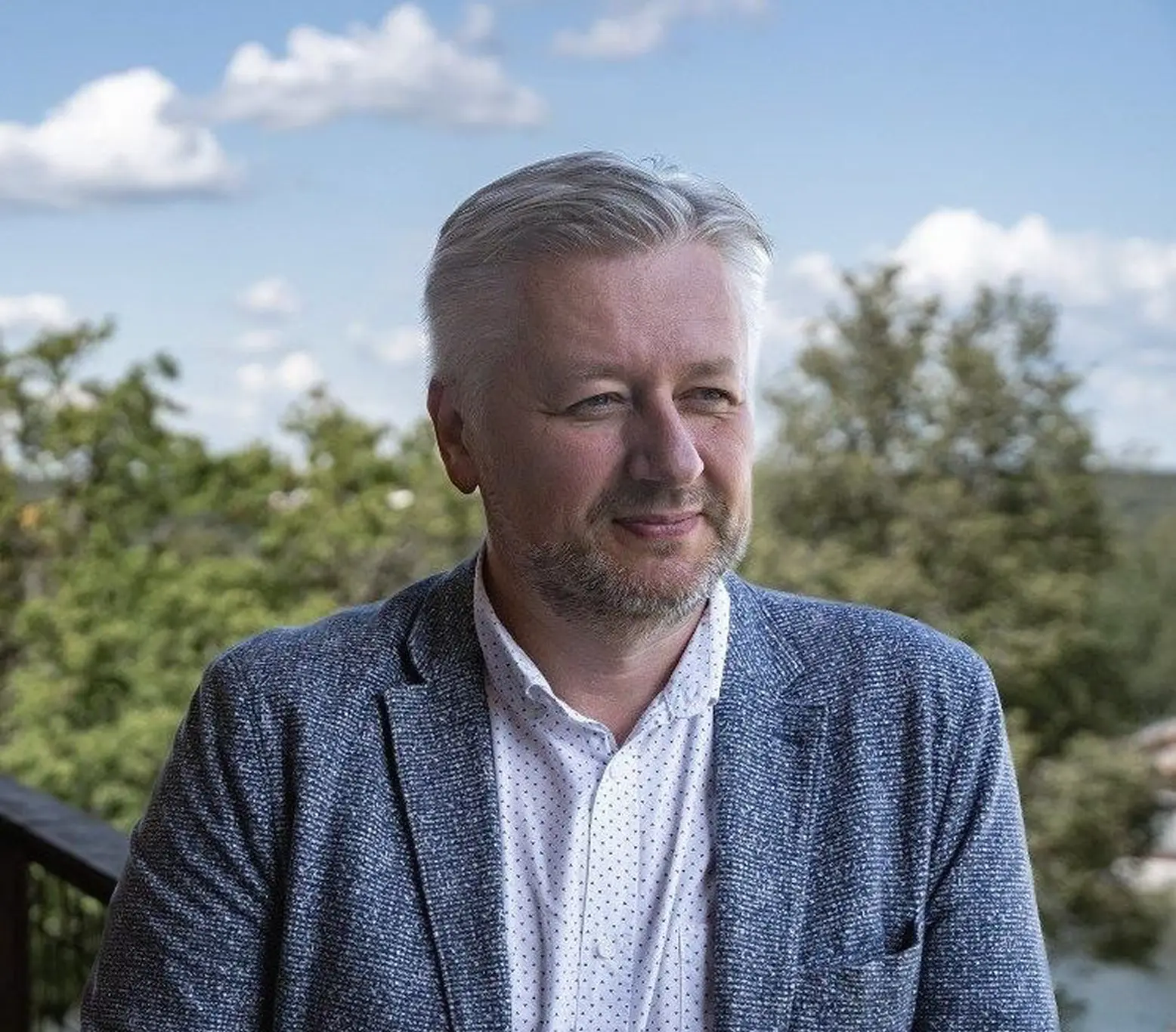 Дмитрий Кошлаков-Крестовский, председатель Союза краеведов на фоне Москвы