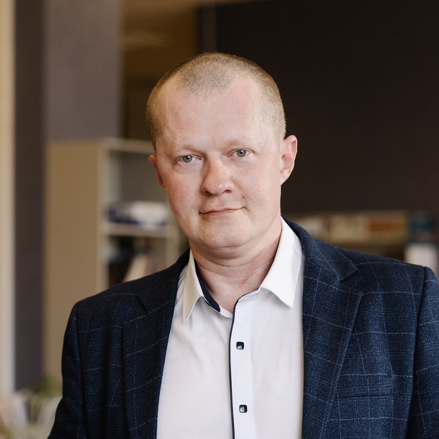 Дмитрий Максимов