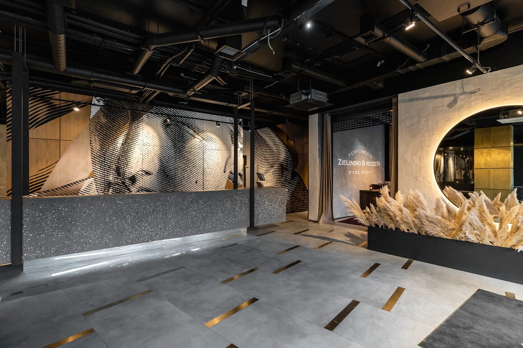 Роспись в главном холле апарт-отеля YARD RESIDENCE