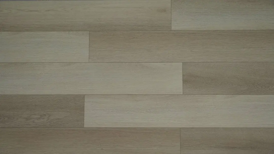 Bronix SPC для активной семьи — стойкость к микросколам и песку у входа, удобный повседневный уход; доставка по России