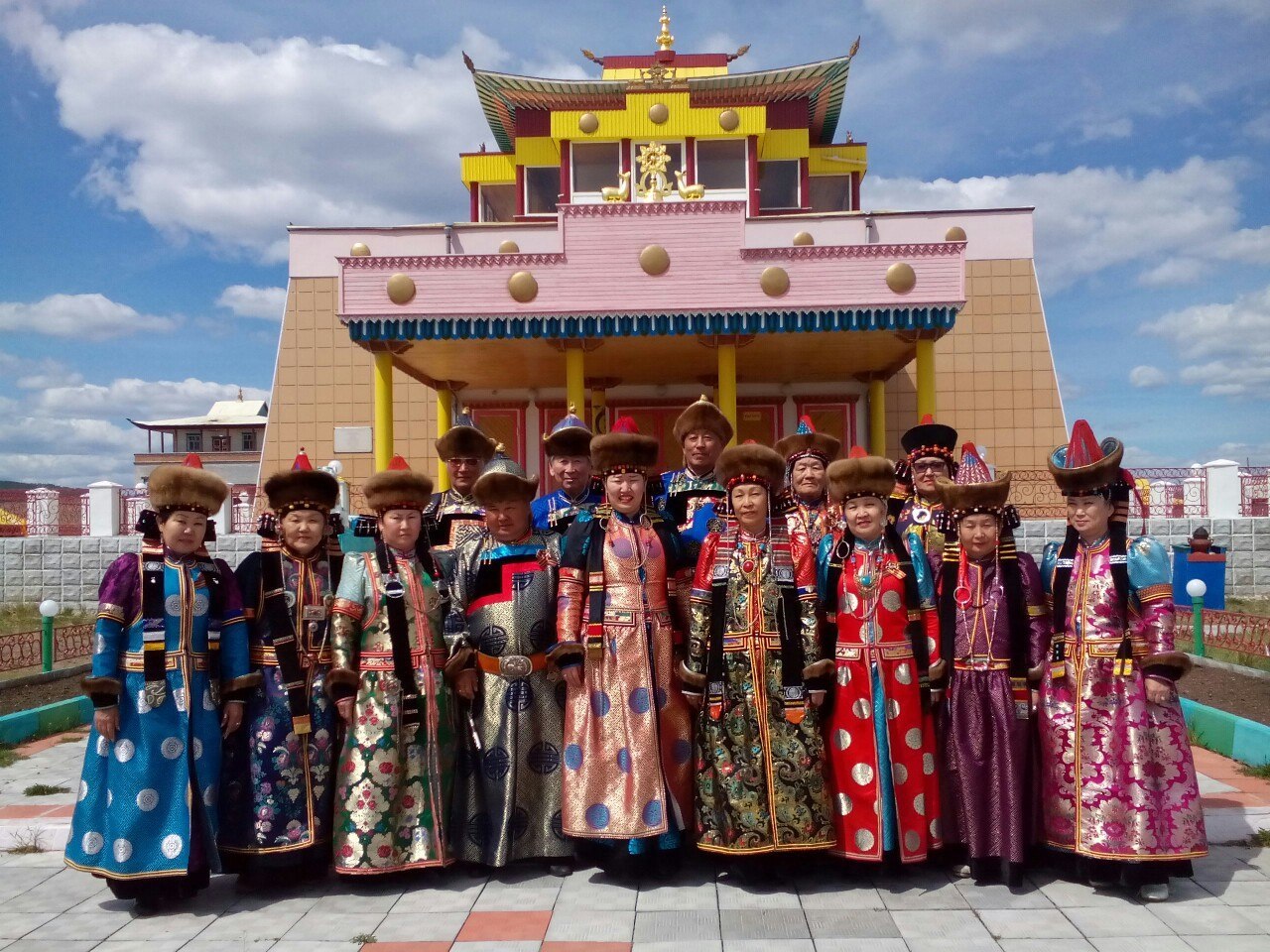 День бурятов. Буряты Улан Удэ. Буряты в городе Улан Удэ. Зандан Цыденов боец. Улан-Удэ, Респ. Бурятия.