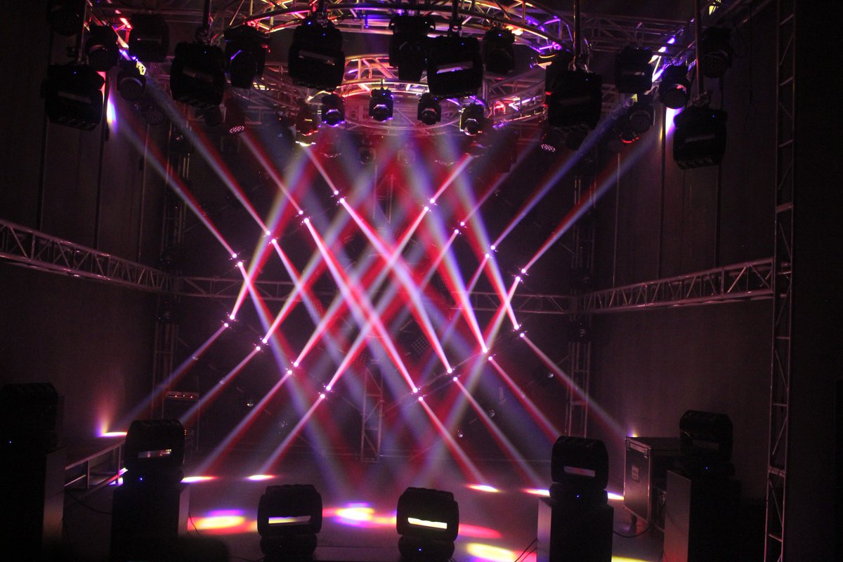 Динамическое освещение. Динамическое освещение fabric. Выставочный свет. Динамический свет. Chauvet-dj swarm wash fx.