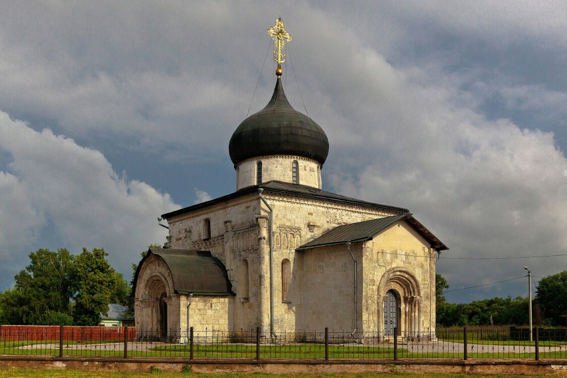 Георгиевский храм. Георгиевский собор в Юрьеве-польском. Георгиевский собор юрьевполесский. Георгиевский собор Юрьева-польского. Храм Юрьев польский Георгиевский собор.