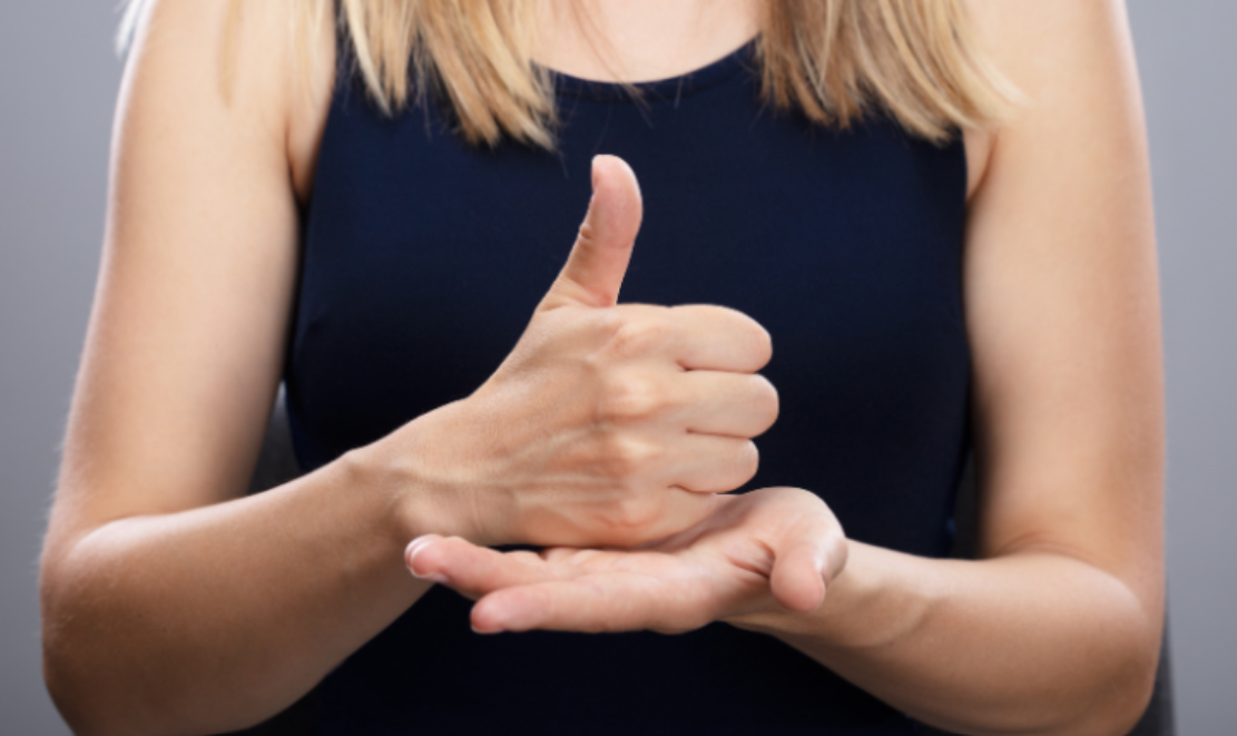 El Bosque lidera la formación en Señas Internacionales mediante curso virtual