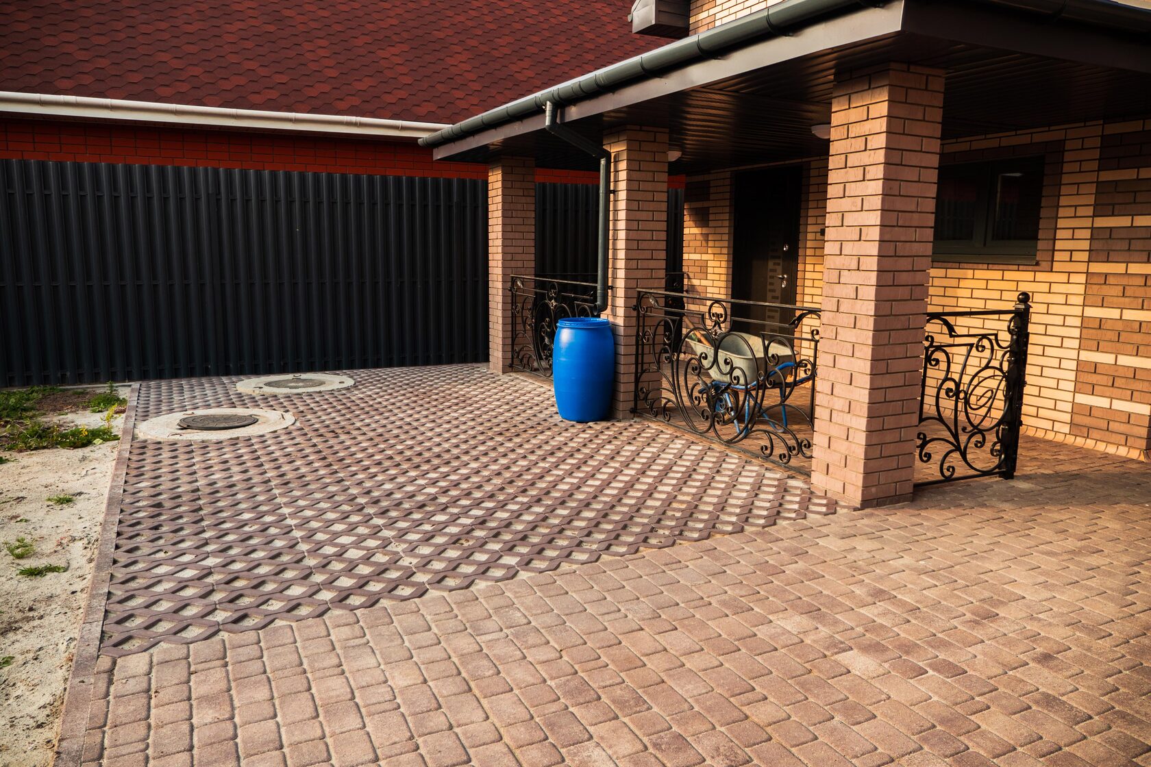 Фотографии укладки тротуарной плитки рабочий момент. Бетонная плитка берит. Тротуарная плитка 200х100х60мм брусчатка комбинация укладки. Тротуарная плитка braer. Укладка брусчатки рабочие.