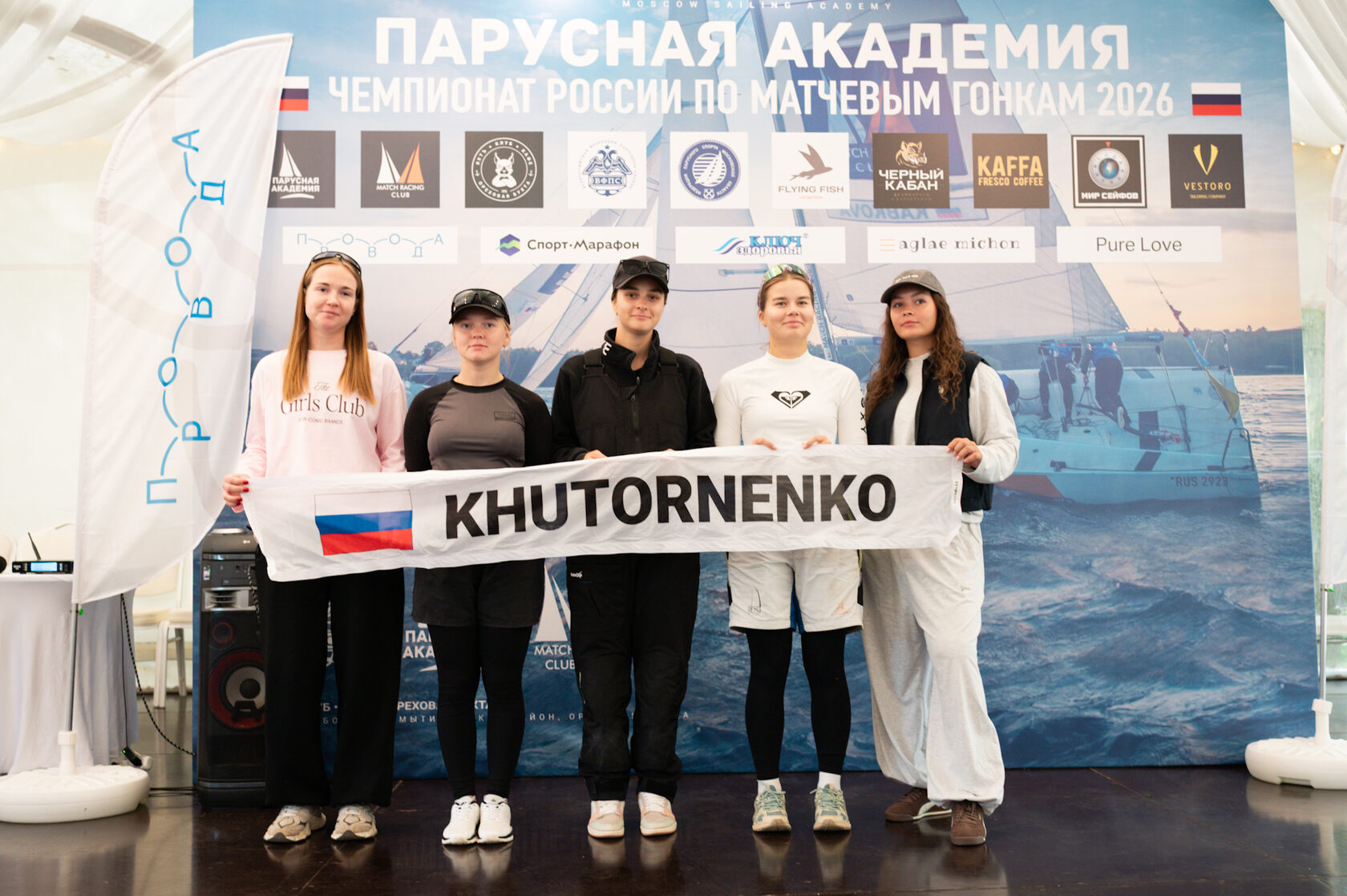 Экипаж команды Хуторненко в повседневной одежде