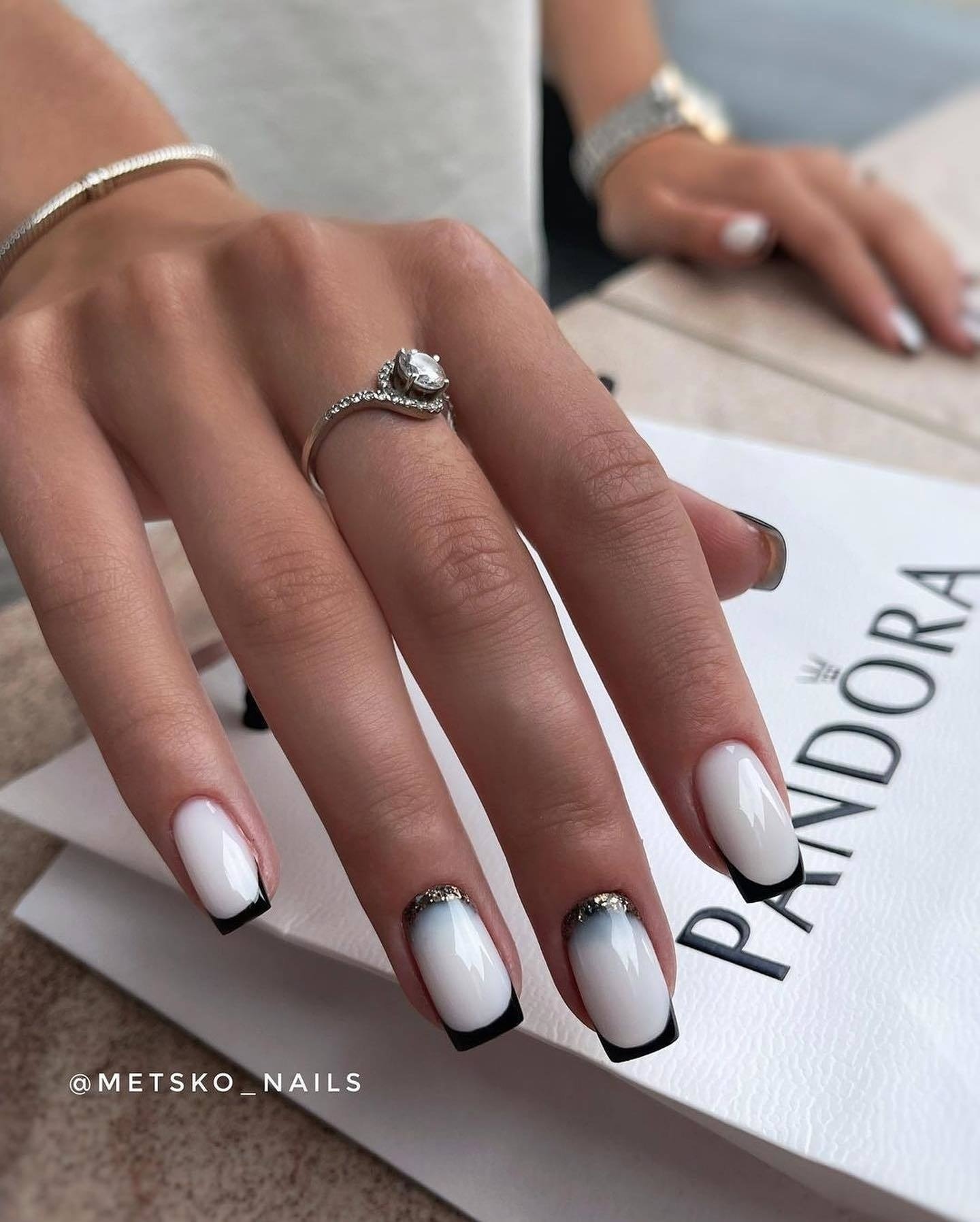 Стильные ногти 2023. Маникюр на сентябрь 2024 на квадратные. Ногти мягкий квадрат. Маникюр на сентябрь 2024 на квадратные. Маникюр светлый на 1 сентября.