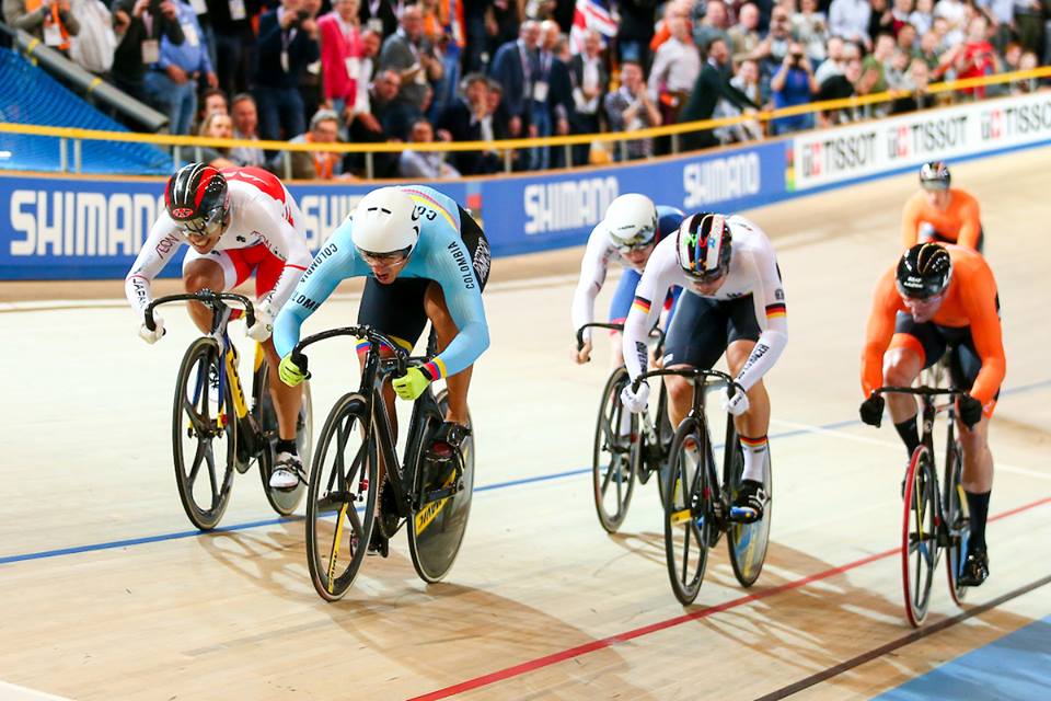 Чемпионы по велоспорту. Велотрек кейрин. Кейрин ли. Чемпионат мира велотрек. Гонки на велотреке Паралимпиада.